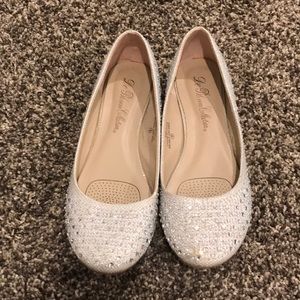 Flat shoes with rhinestones